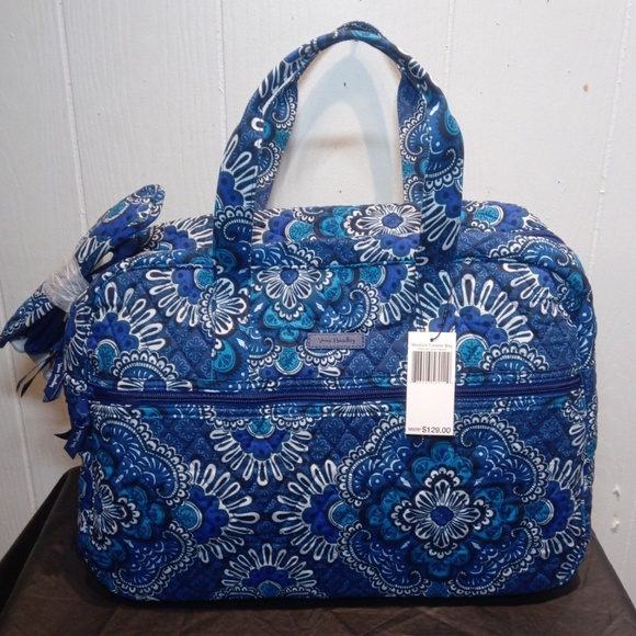 vera bradley medium traveler